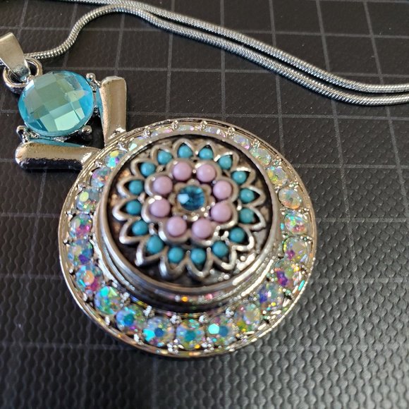 Button Snap Necklace Irridescent 18" w 3 " extender lobster claw clasp - Picture 3 of 5